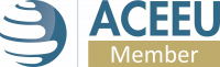 Logotyp. Na białym tle niebieski napis z dwóch liniach ACEEU Member. Po lewej stronie znak graficzny.