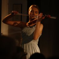 Kaya Kotarska - skrzypce,  Małgorzata Sosnowska-Krauze - fortepian