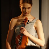 Kaya Kotarska - skrzypce,  Małgorzata Sosnowska-Krauze - fortepian