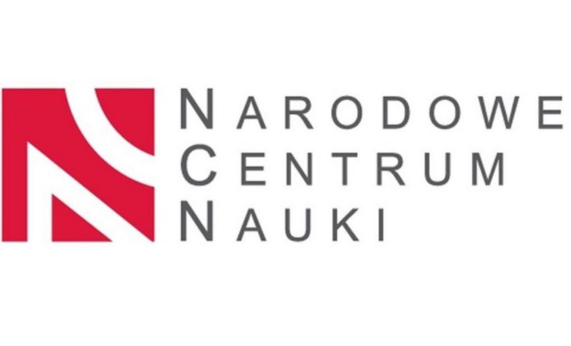 Logotyp Narodowego Centrum Nauki: po lewej stronie biało-czerwona grafika, po lewej drukowanymi literami w trzech rzędach napis: Narodowe Centrum Nauki.