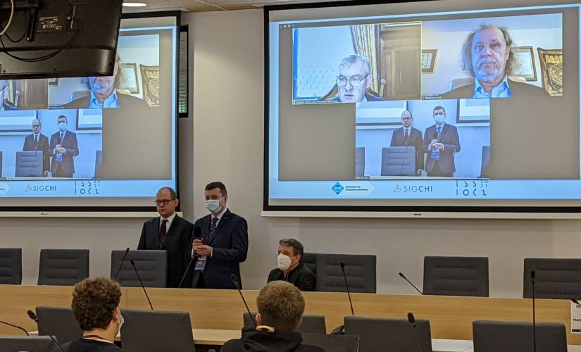 Opening session of the conference. Conference chairman in the Alchemium room and remotely the Rector Prof. Krzysztof Jóźwik and Prof. Włodzisław Duch.