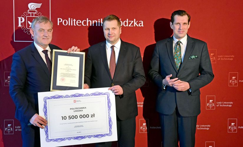 Od lewej rektor PŁ - prof. Krzysztof Jóźwik, minister Przemysław Czarnek i wojewoda łódzki - Tobiasz Bocheński.
