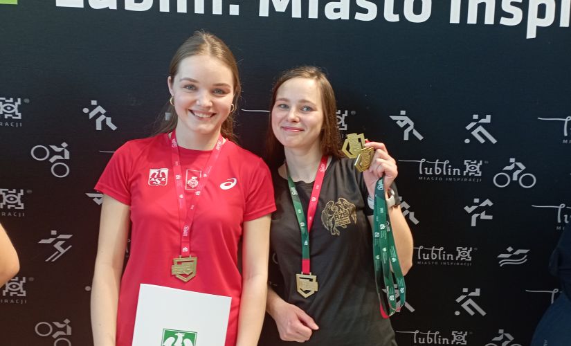 Julia Wróbel i Zuzanna Dzwonnik - studentki PŁ z medalami, fot. Joanna Lipińska