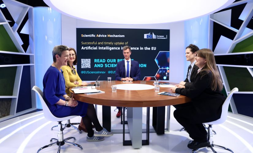 From left: the European Commission Executive Vice-President Margrethe Vestager and Commissioner for Innovation, Research, Culture, Education Youth Iliana Ivanova, prof. Anna Fabijańska (TUL) co-chair of  SAPEA and chair Group of Chief Scientific Advisors prof. Nicole Grobert z University of Oxford 