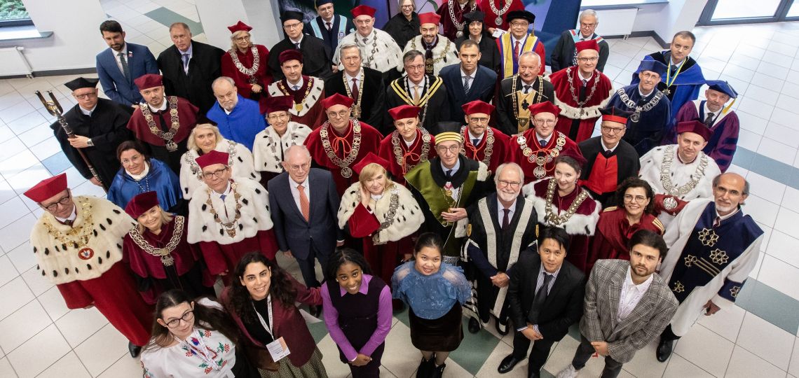 Rektorzy 36 uczelni, którzy podpisali Magna Charta Universitatum, fot. UŁ