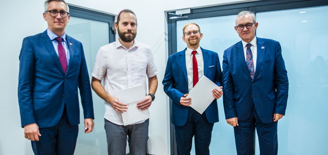 From right: Rector Prof. Krzysztof Jóźwik, Dr Paweł Latosiński, Dr Konrad Kulikowski, and Vice Rector Prof. Łukasz Albrecht