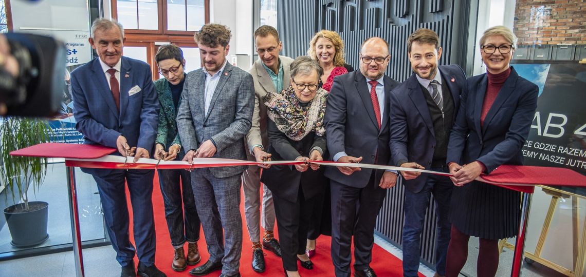 Cutting the ribbon by representatives of the Lodz Academic Partnership and regional authorities, photo: Marcin Szmidt