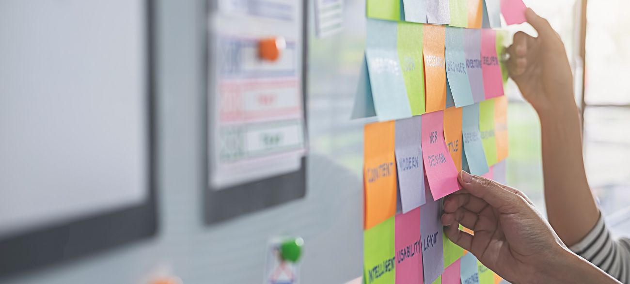 Grafika do tekstu o szkoleniach z projektu Dostępna PŁ