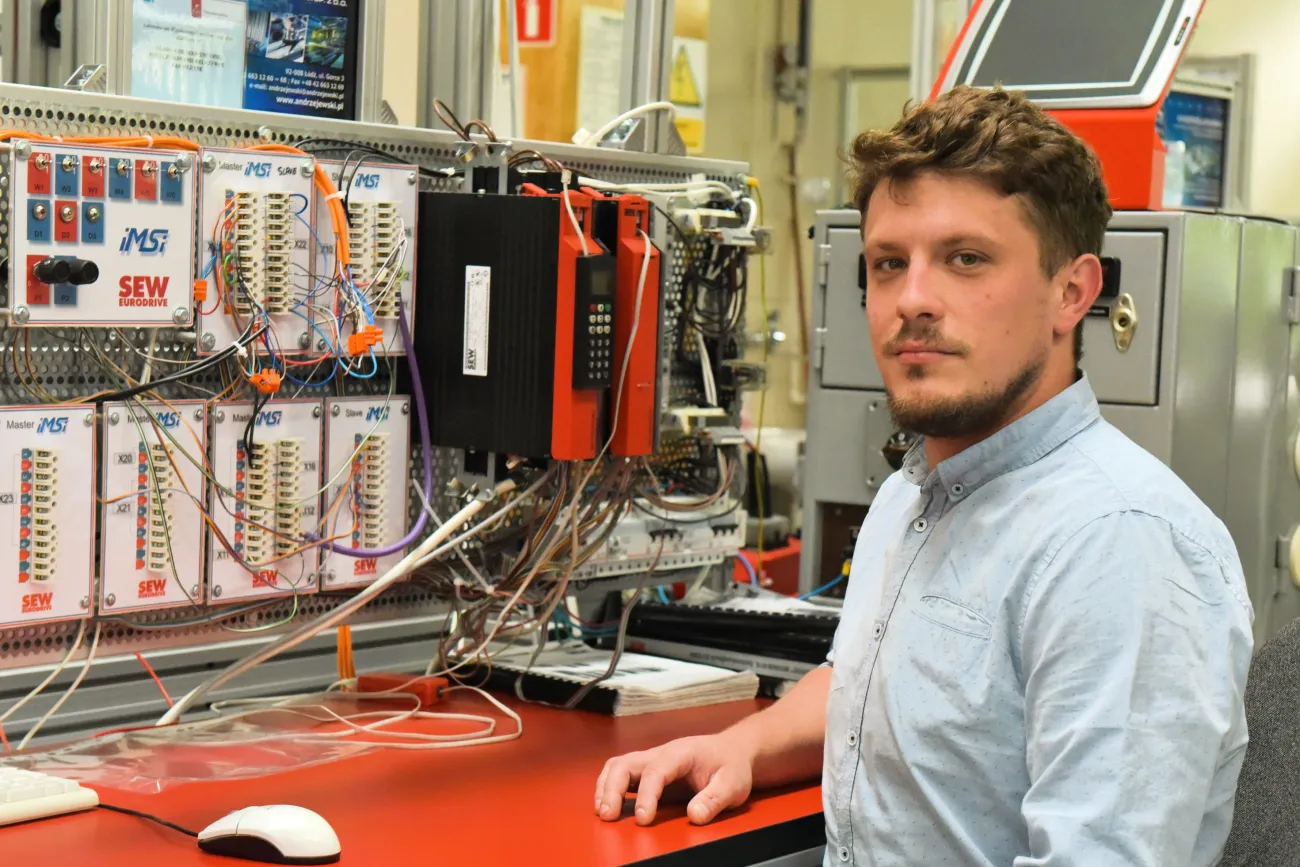 MEiN award winner Ernest Stano in the laboratory at TUL, photo: Filip Podgórski