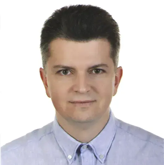 piotr lipiński, zdjęcie legitymacyjne na białym tle