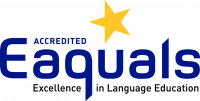 Logotyp: na białym tle niebiesko-czarny napis: Eaquals - Excellence in Language Education.