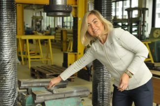 Portrait photo: Prof. Renata Kotynia in the construction laboratory. A hall in the background.