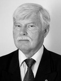 Czarno-białe zdjęcie portretowe: dr hab. inż. Andrzej Jopkiewicz, prof. PŁ