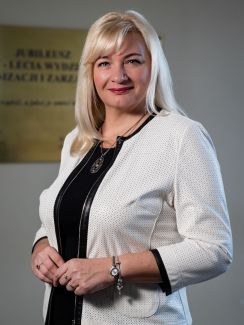 Zdjęcie portretowe: prof. Agnieszka Zakrzewska-Bielawska