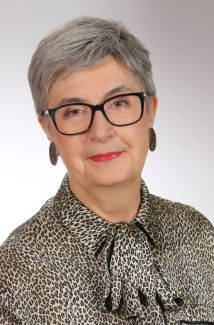 Zdjęcie portretowe: prof. Dorota Kręgiel na jasnym tle.