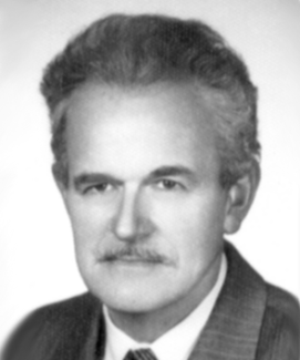 Czarno-białe zdjęcie portretowe: prof. dr hab. inż. Kazimierz Kopias