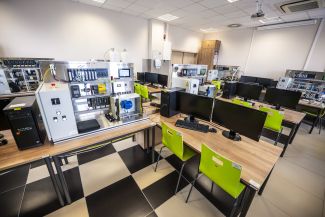 Laboratorium komputerów i sterowników przemysłowych oraz Laboratorium sieci przemysłowych i zintegrowanego sterowania