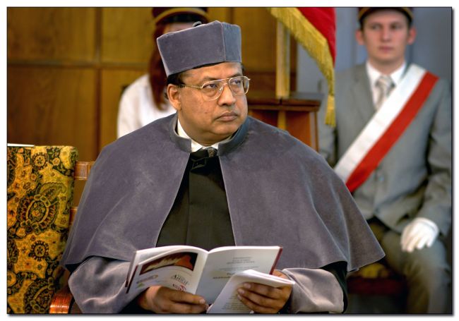 Portrait photo: Professor M. Sam Mannan in a grey gown at the Doctor Honoris Causa conferment ceremony.