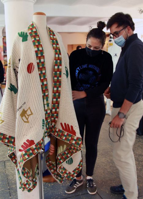 "Pokino" - a jacquard poncho