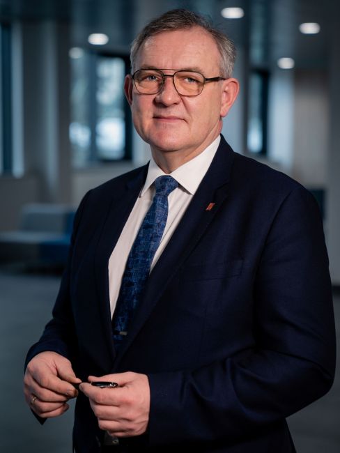 Zdjęcie portretowe: prof. Krzysztof Jóźwik