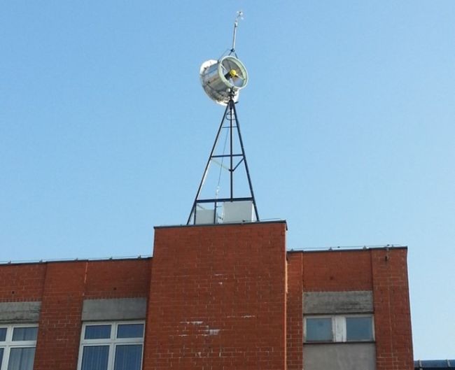 Stanowisko badań małych turbin wiatrowych na dachu budynku IMP