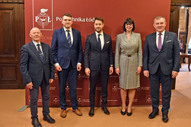 Sygnatariusze umowy o przyjęcie Miasta Łodzi do Klastra Fala Energii, fot. Jacek Szabela