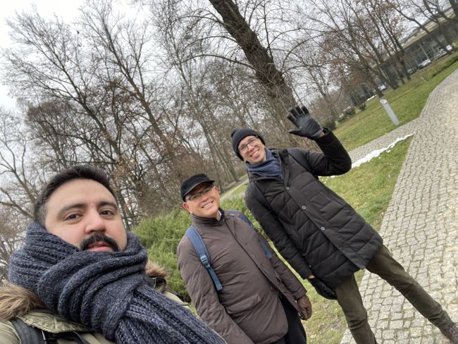 Marco Tulio Daza Ramirez and Professor Alejo José G. Sison of the Universidad de Navarra, accompanied by dr hab. Karol Klimczak, TUL professor, of the Faculty of Organization and Management