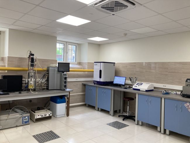 Urządzenie stojące na szafkach jest tylko w 30 laboratoriach na świecie i jedyne w Polsce