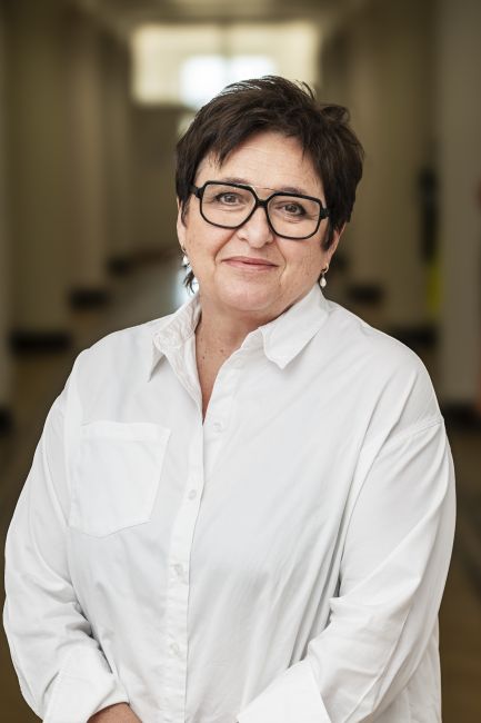 Zdjęcie portretowe: dr hab. sztuki Anna Szumigaj-Badziak