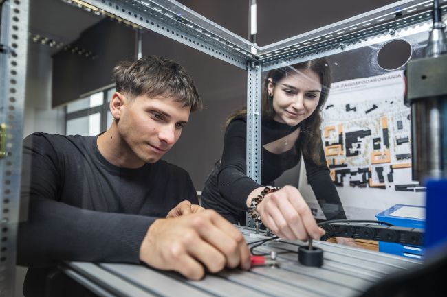 Laboratorium magazynowania i sterowania energią z paneli PV