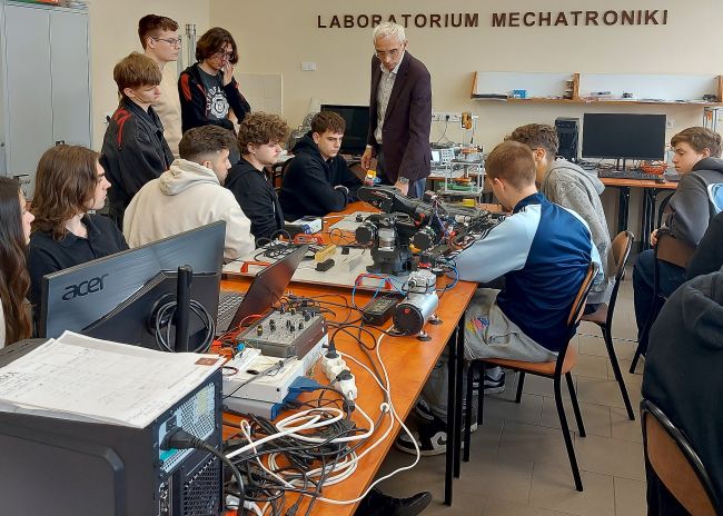 Laboratorium Mechatroniki I i II