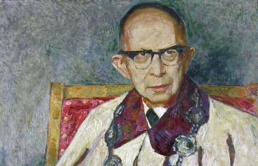 Obraz olejny. Portret trzeciego rektora PŁ. prof. Bolesława Konorskiego, który pozuje w todze i łańcuchu.