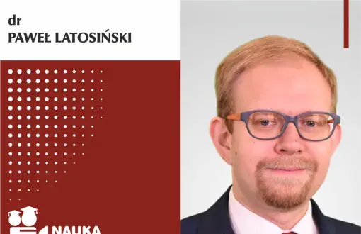 Grafika cyklu Nauka movie głosem młodych naukowców. Obraz podzielony na dwie części: lewa to grafika na biało-bordowym tle, prawa to zdjęcie bohatera. W lewym, górnym rogu, na białym tle czarny napis dr Paweł Latosiński. Poniżej na bordowym tle logo cyklu: ikona kamery z nazwą cyklu. Po prawej stronie zdjęcie portretowe dr Pawła Latosińskiego w ciemnym garniturze i jasnej koszuli.