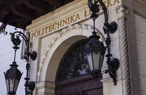 Wejście do budynku rektoratu Politechniki Łódzkiej