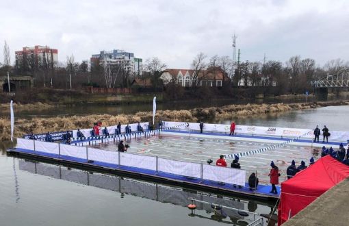 Na tym wydzielonym na Odrze basenie odbyły się MŚ w Pływaniu Lodowym
