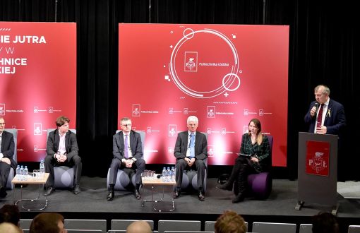 Debata technologiczna na PŁ. Od lewej JM Rektor PŁ prof. Krzysztof Jóżwik i paneliści.