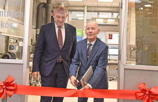Uroczyste otwarcie nowego laboratorium na PŁ, od prawej prof.K. Jóźwik  i prof. S. Wiak, fot. Jacek Szabelai 