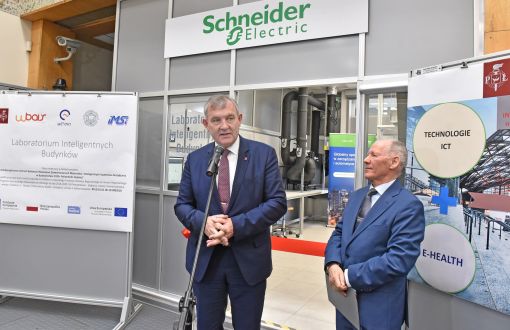 Rector of TUL prof. Krzysztof Jóźwik and director of Institute prof. Sławomir Wiak