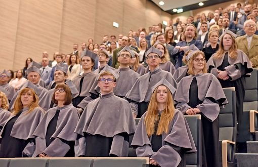 Senat PŁ w togach w Auli im. prof. T. Paryjczaka.