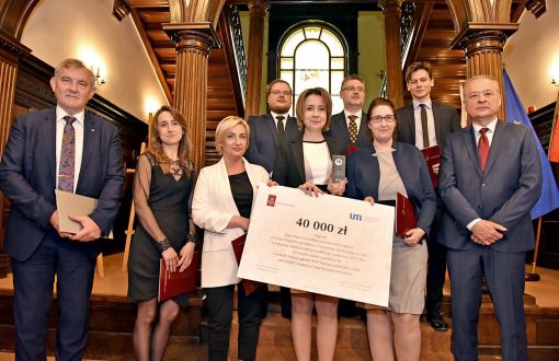 Naukowcy nagrodzeni przez rektora PŁ, prof. Krzysztofa Jóźwika (I od lewej) i UMed, prof. Radzisław Kordek (I od prawej), fot. Jacek Szabela