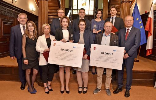 rektorzy PŁ I UMed z laureatami nagrody