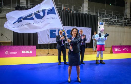 Zamknięcie EUG2022; przekazanie flagi Europejskiej Federacji Sportu Akademickiego organizatorom igrzysk na Węgrzech; fot. Michał Walusza