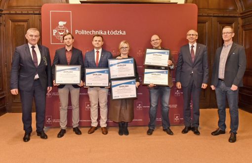 Zwyciezcy Idea Box 2022 i władze uczelni, fot. arch. organizatora