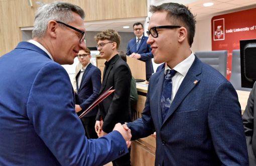 vice-rector prof. Łukasz Albrecht congratulates the participants E2TOP program