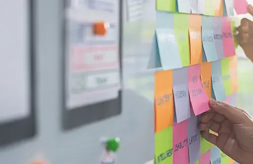 Grafika do tekstu o szkoleniach z projektu Dostępna PŁ