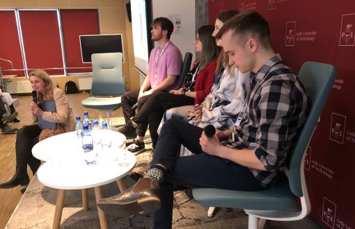 The discussion with students is conducted by the coordinator of the project, Dr. Eng. Dorota Piotrowska, professor of Lodz University of Technology, photo:Agnieszka Roganowicz