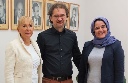 The researcher from Tehran Professor Somaye Akbari accompanied by profesor Katarzyna Grabowska and professor Dawid Stawski, photo: Lidia Smereka