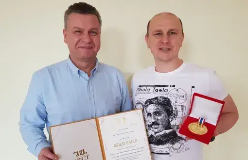 Laureaci złotego medalu - dr hab. inż. Michał Frydrysiak i mgr inż. Zbigniew Pawliczak z WTMiWT PŁ, fot. arch.WTMiWT.