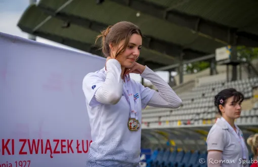 Magdalena Śmiałkowska studentka Wydziału BAIŚPŁ, Mistrzyni Polski w łucznictwie, fot.  Roman Sputo