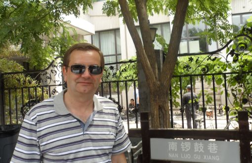Profesor Piotr Dziugan w czasie jednej z wizyt naukowych w Chinach 